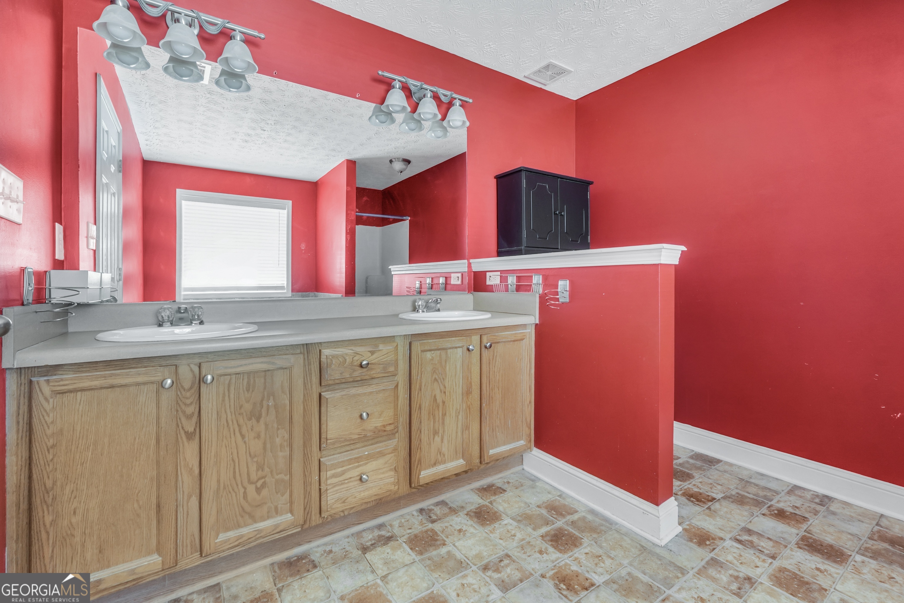 1128 Meadowview Drive