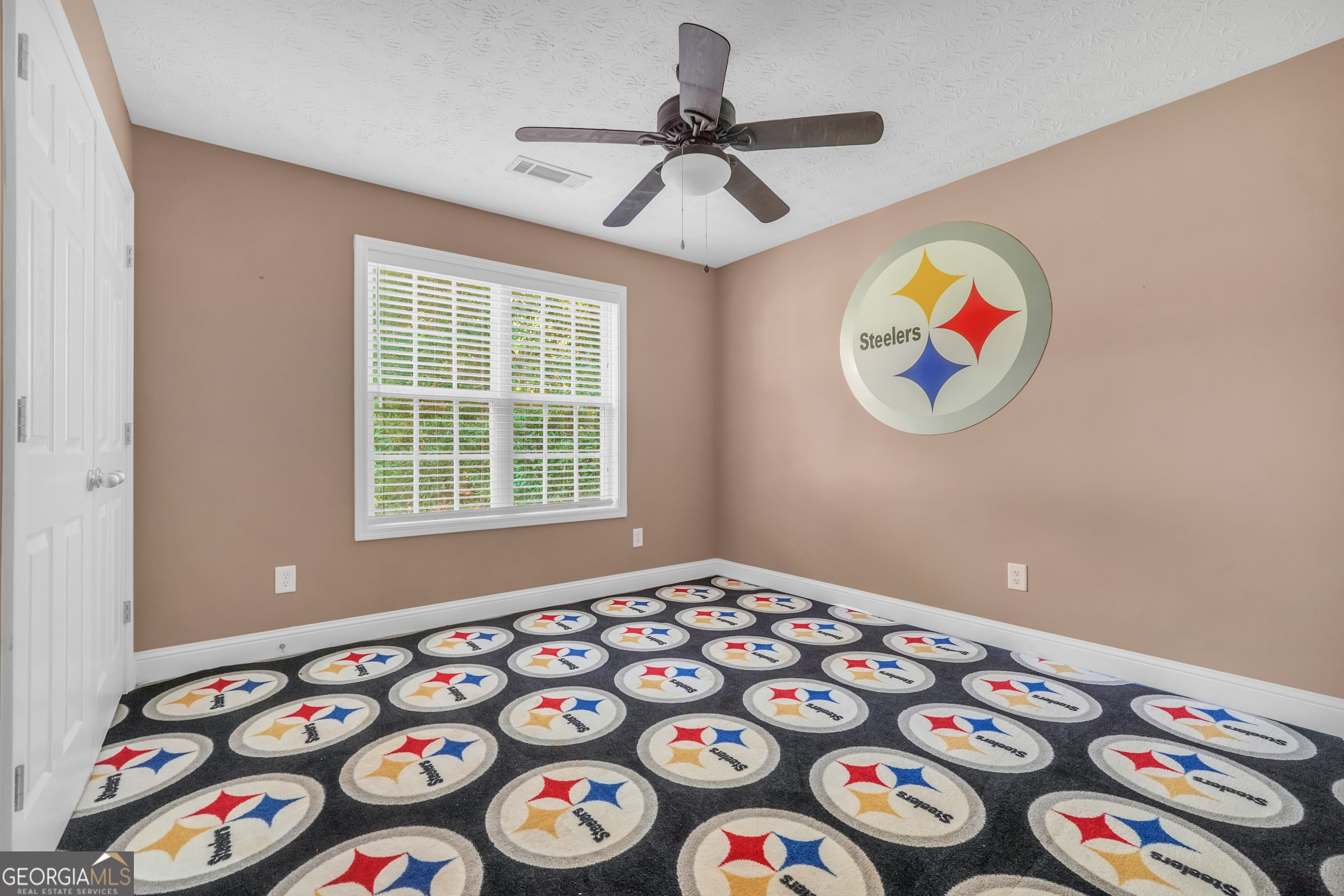1128 Meadowview Drive