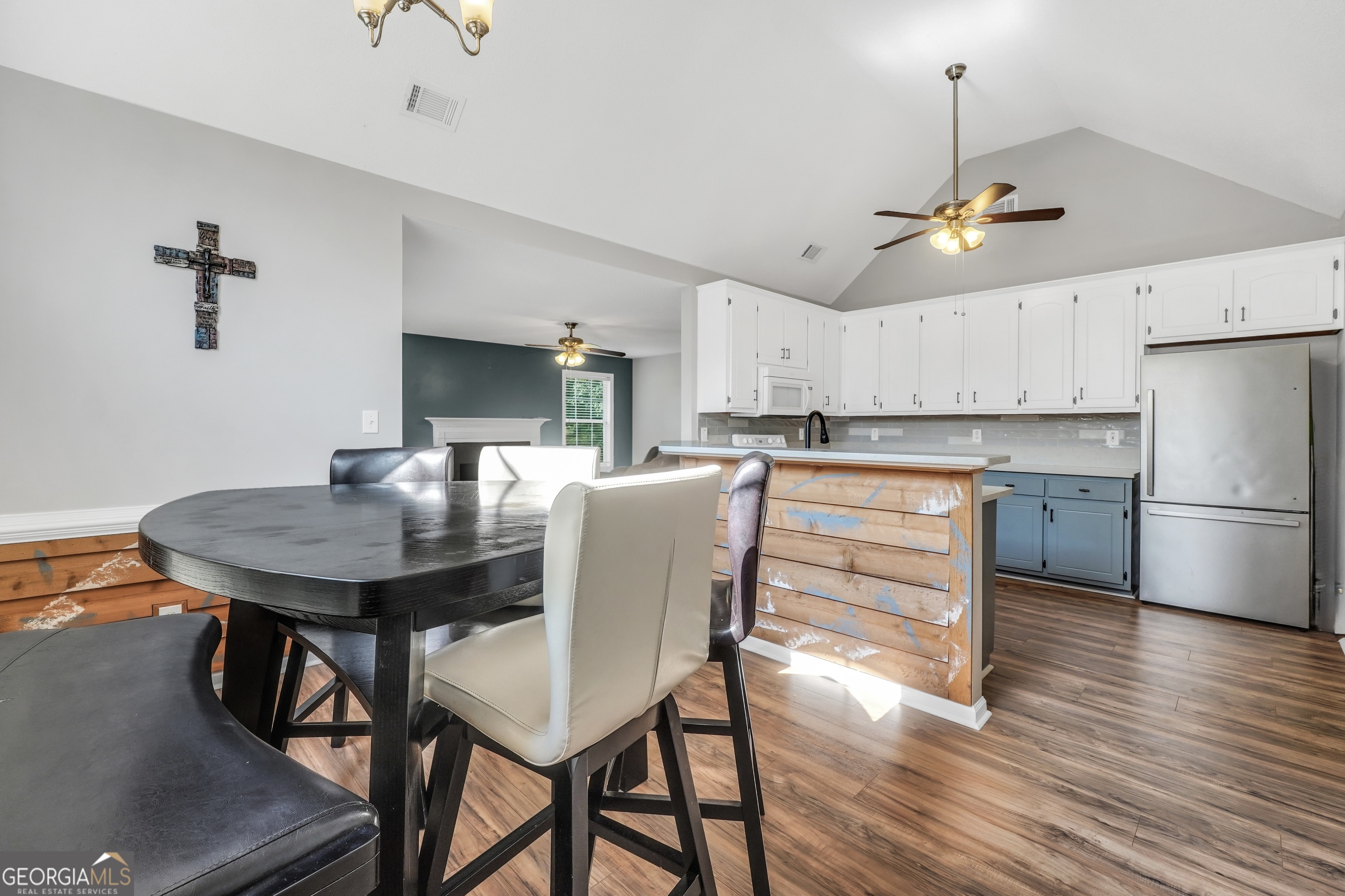 1130 Larkspur Drive