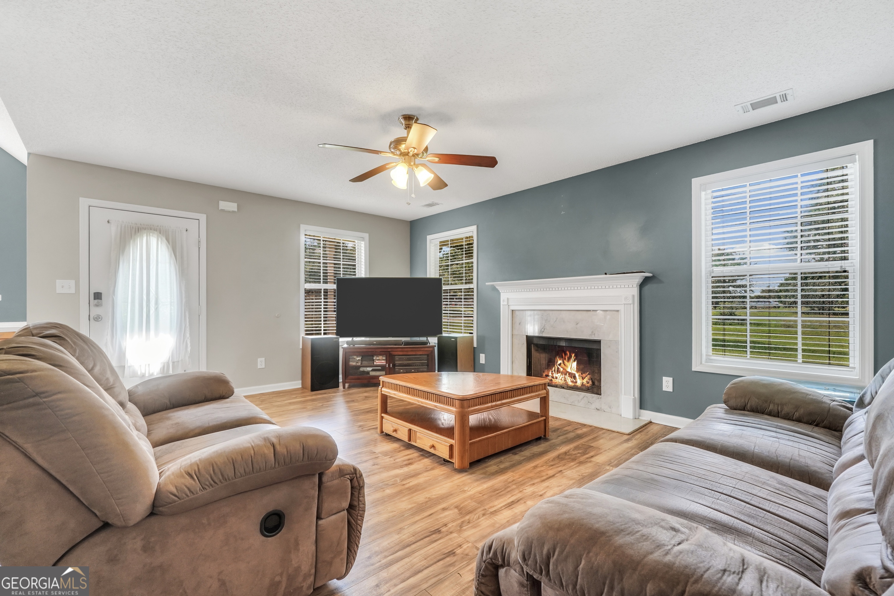 1130 Larkspur Drive