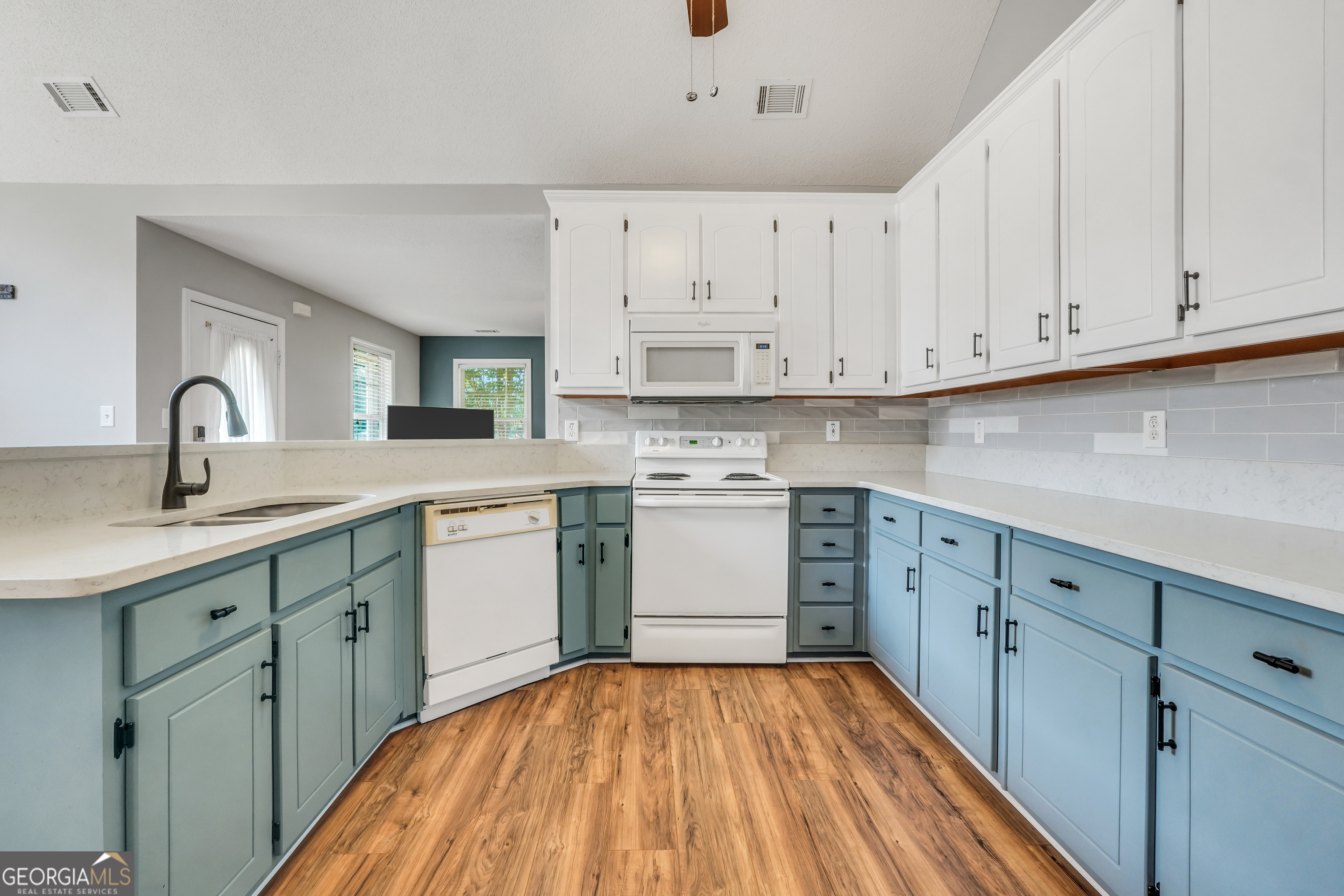 1130 Larkspur Drive