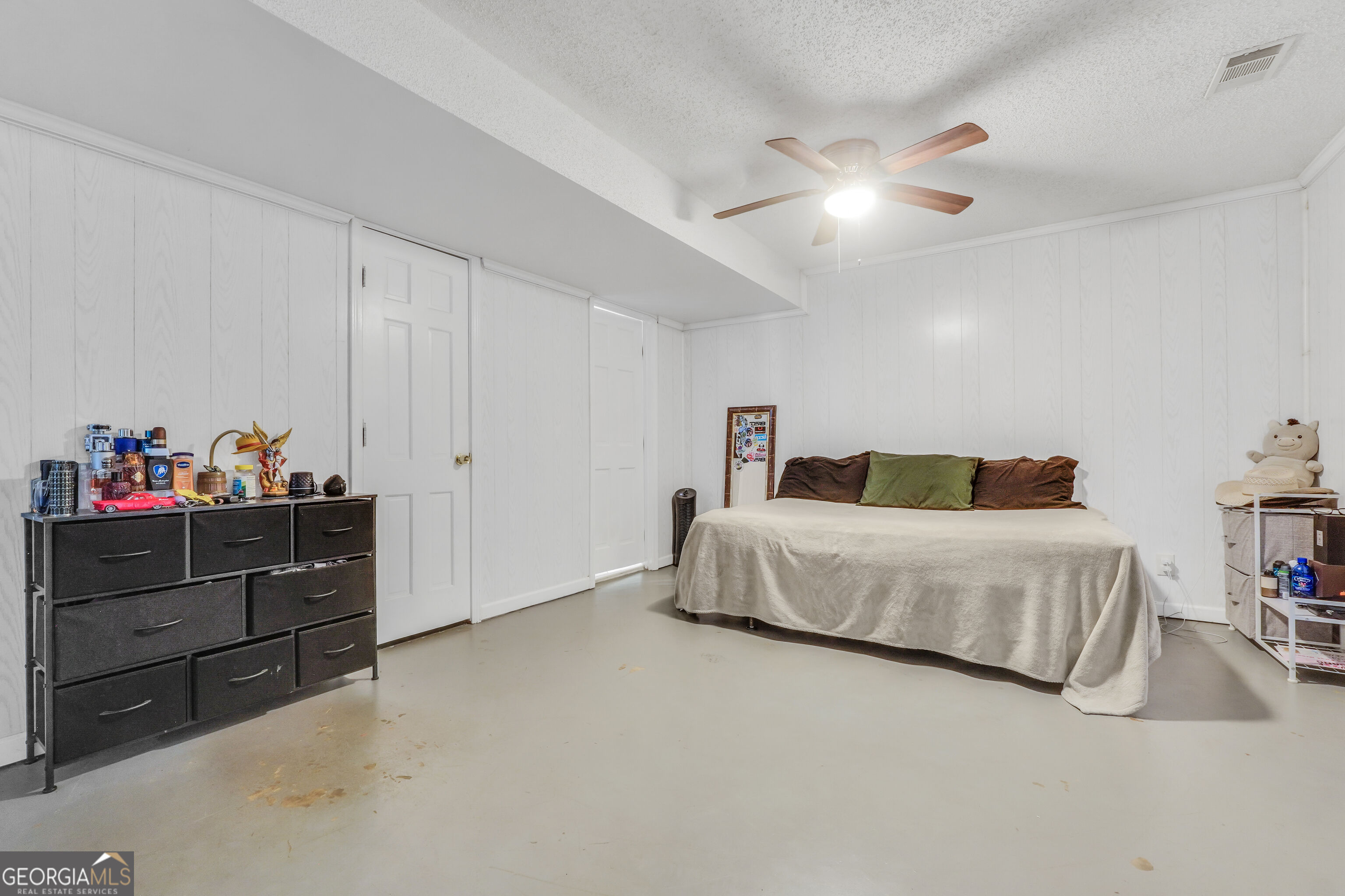 1327 Lakeshore Drive
