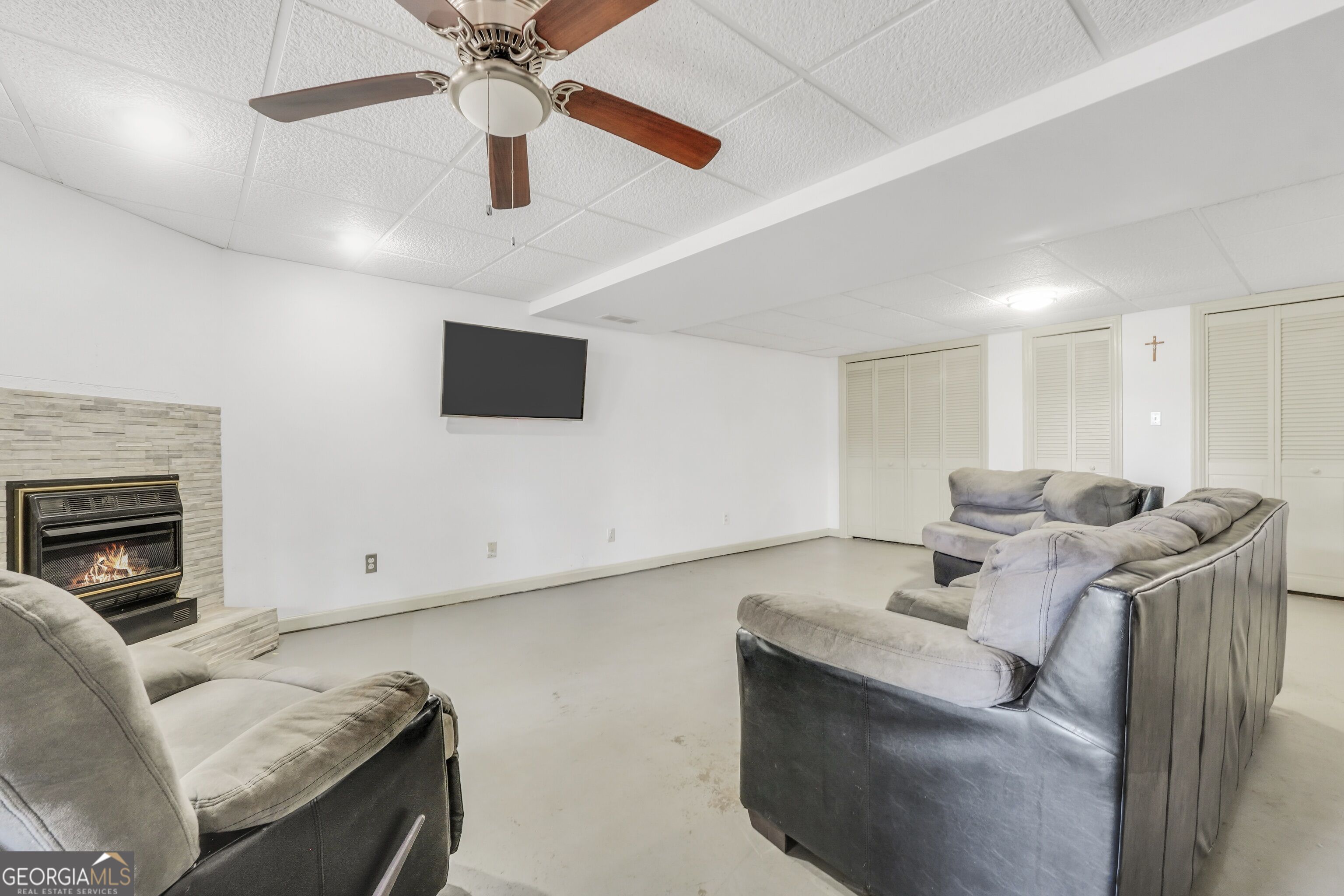 1327 Lakeshore Drive