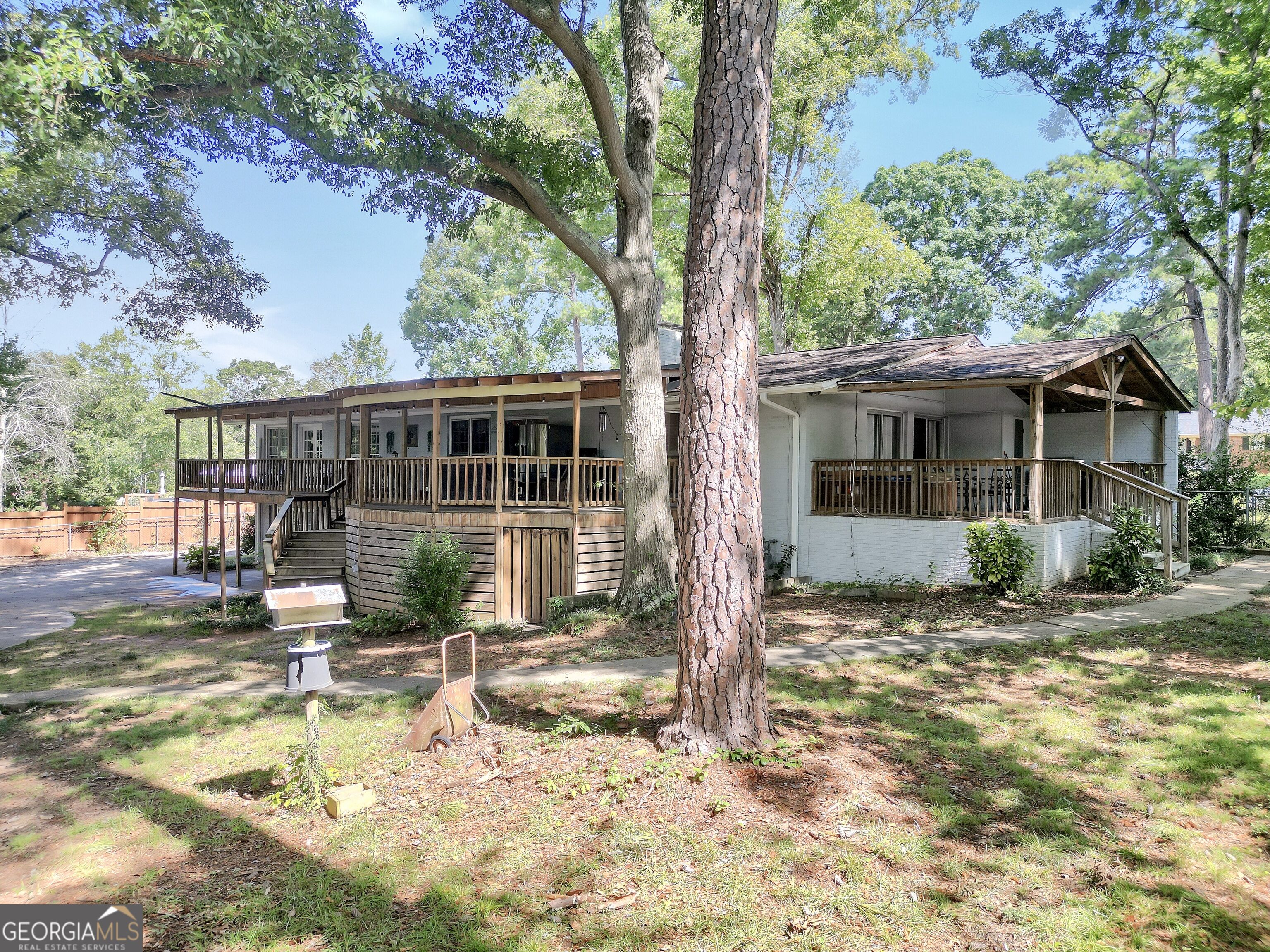 1327 Lakeshore Drive