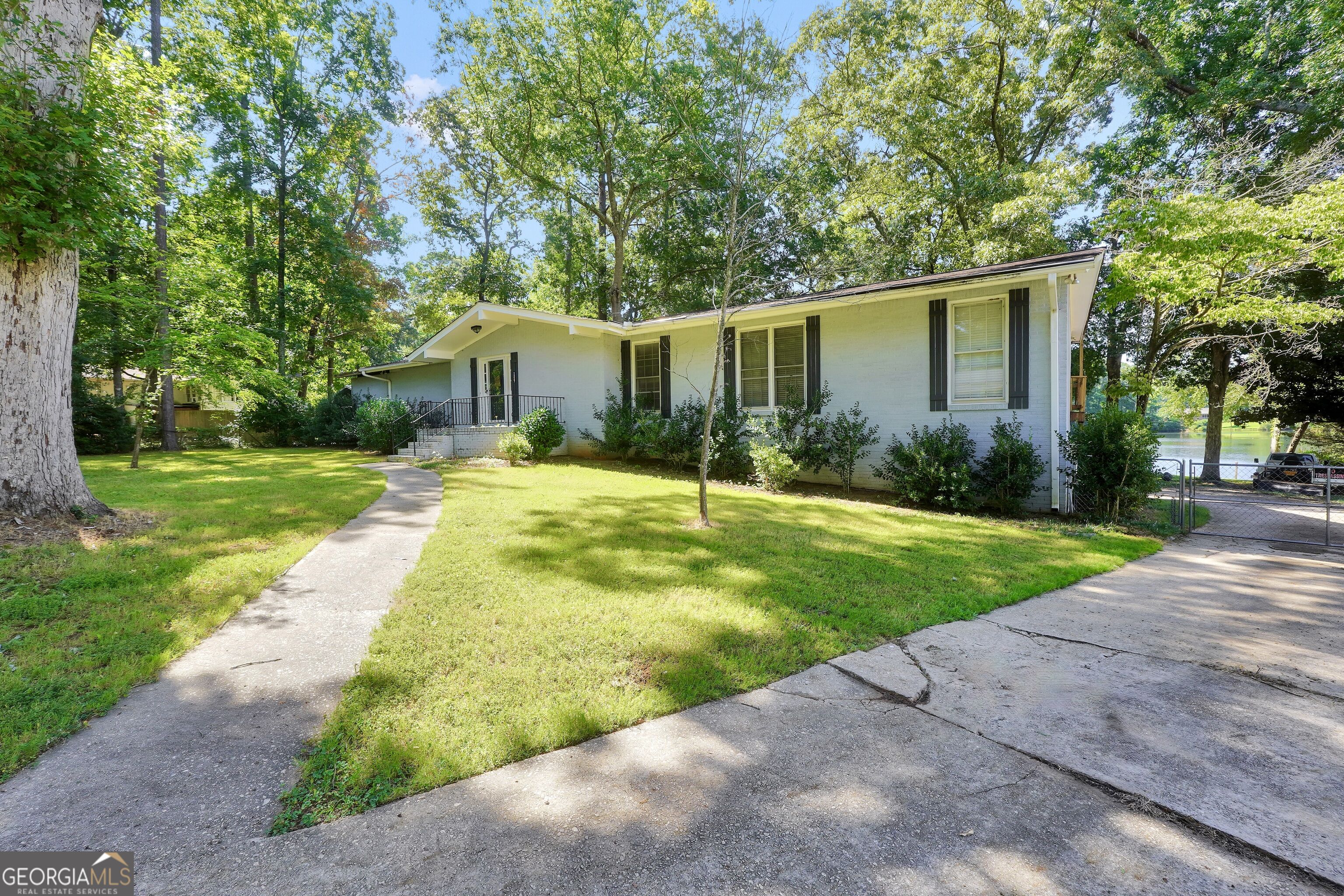 1327 Lakeshore Drive