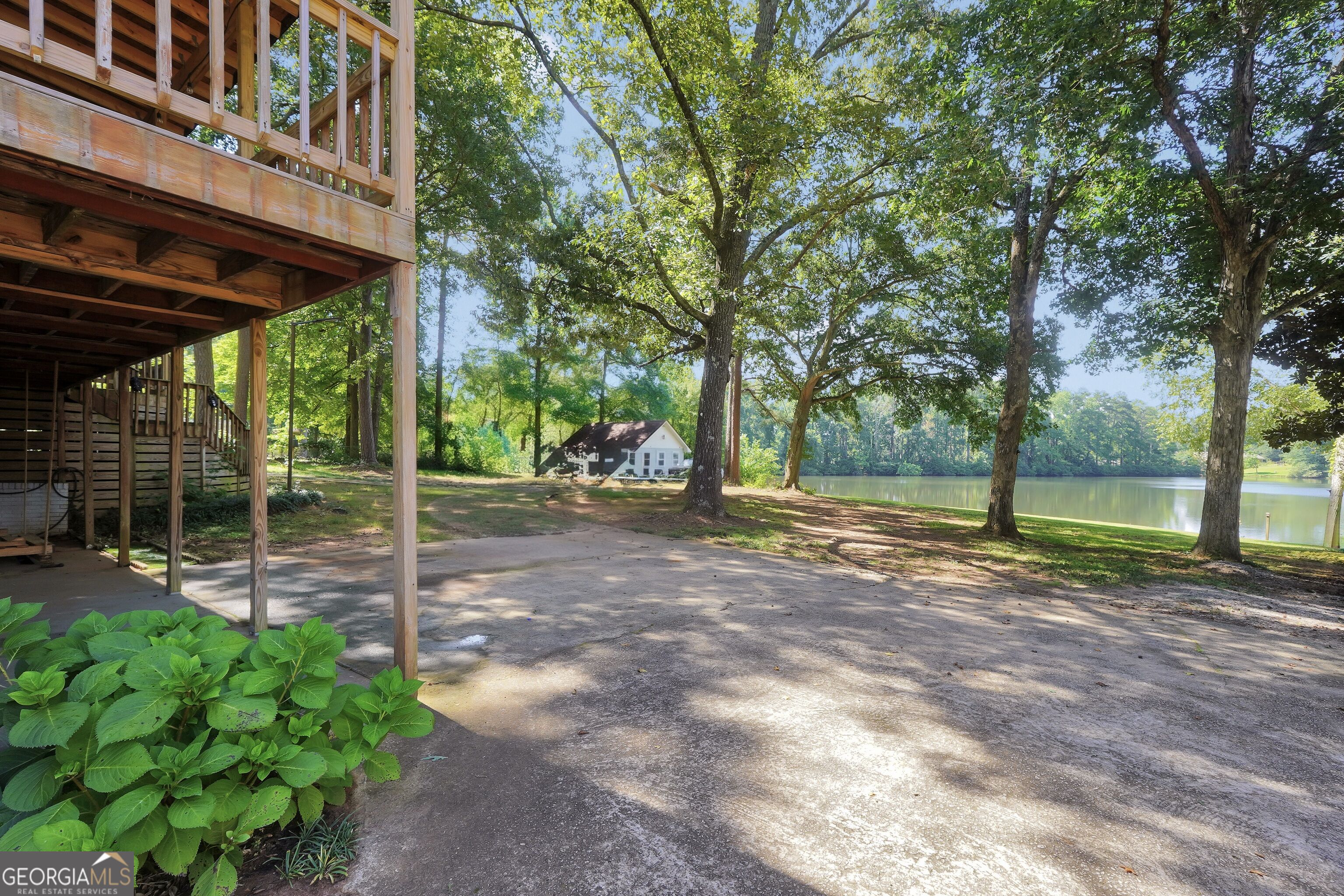 1327 Lakeshore Drive