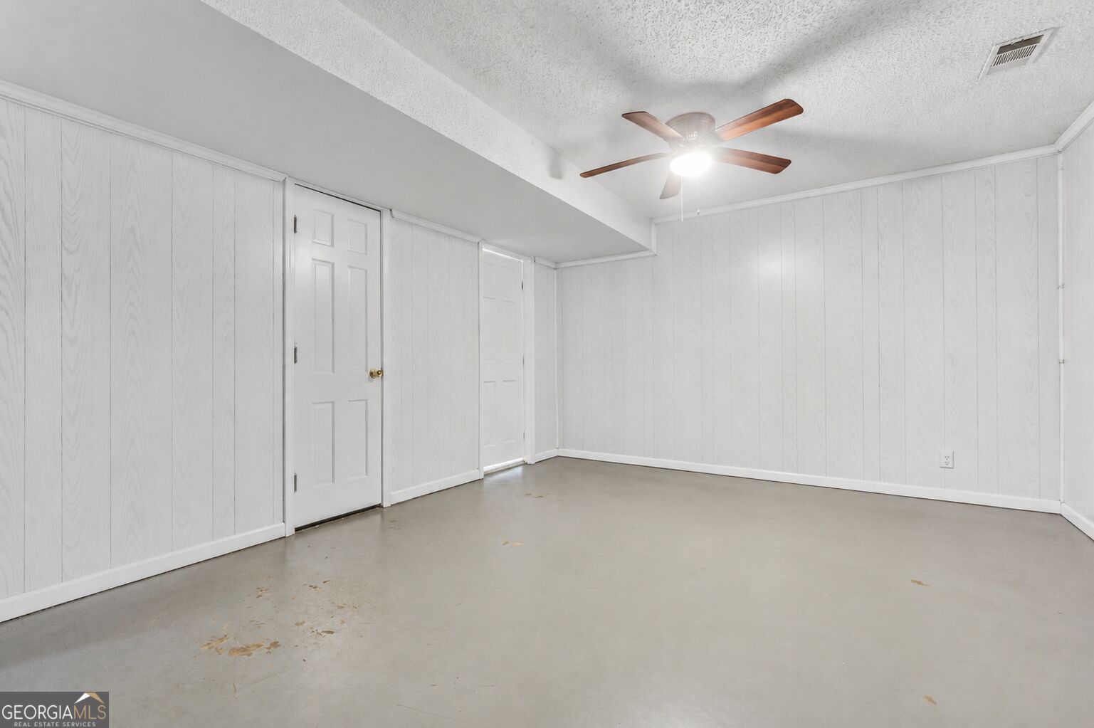 1327 Lakeshore Drive