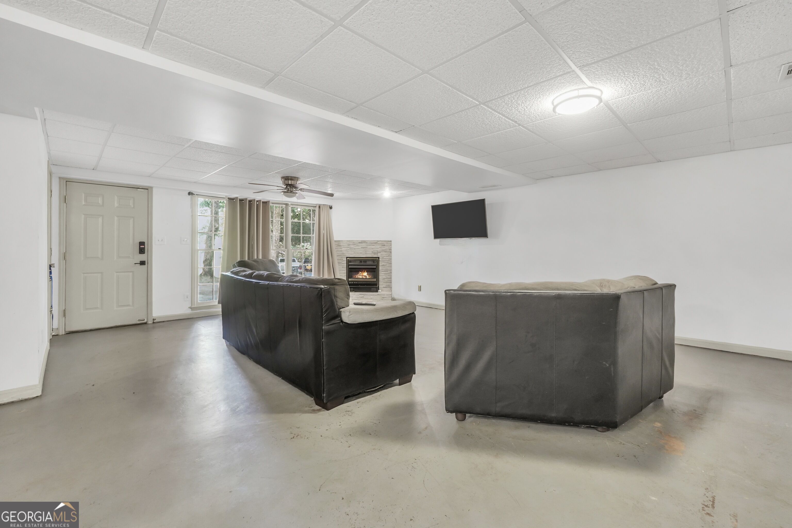 1327 Lakeshore Drive