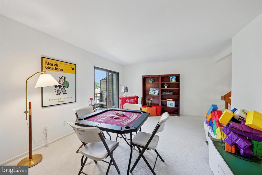 1702 LINDEN WAY