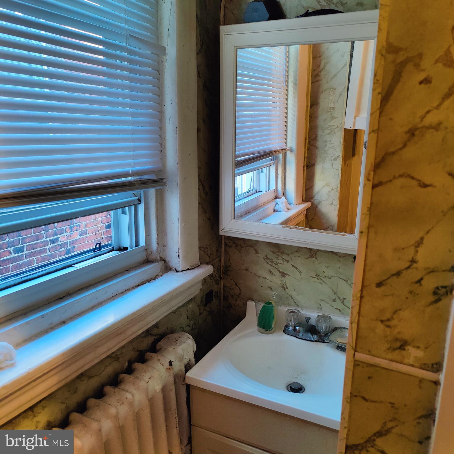 1541 S LINDENWOOD STREET