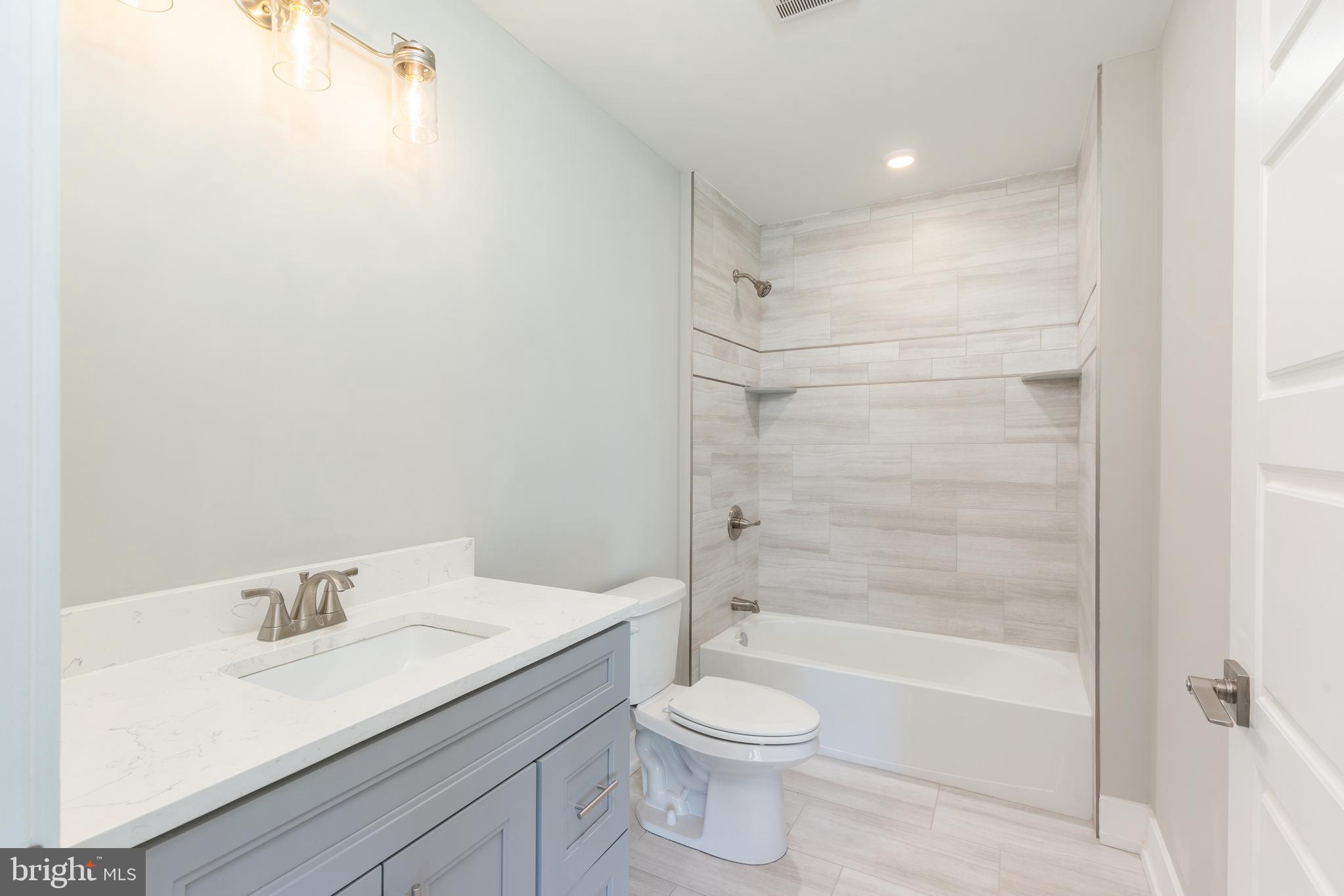 2209-11 N Broad St #303