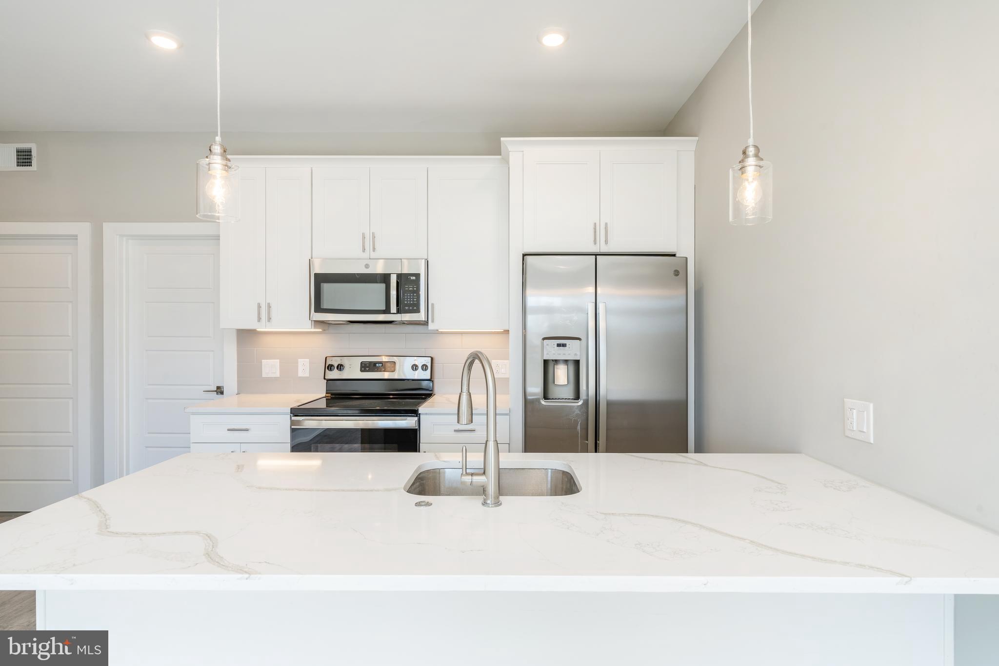 2209-11 N Broad St #303