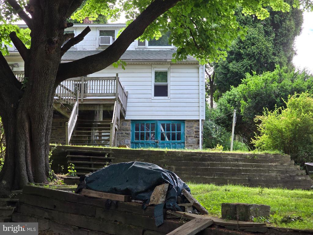 300 Dearnley St