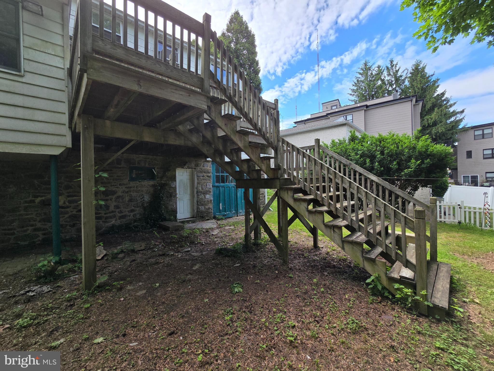 300 Dearnley St