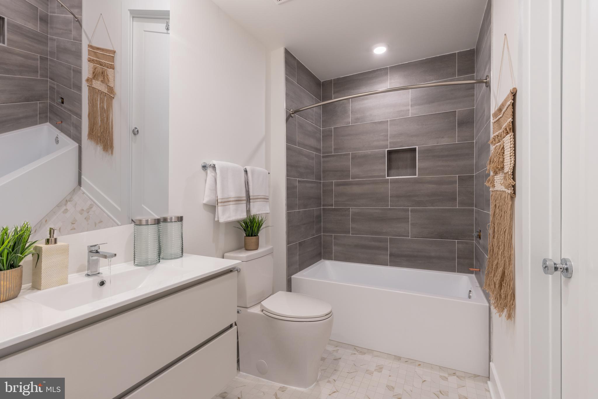 5545 PULASKI AVE #UNIT 308