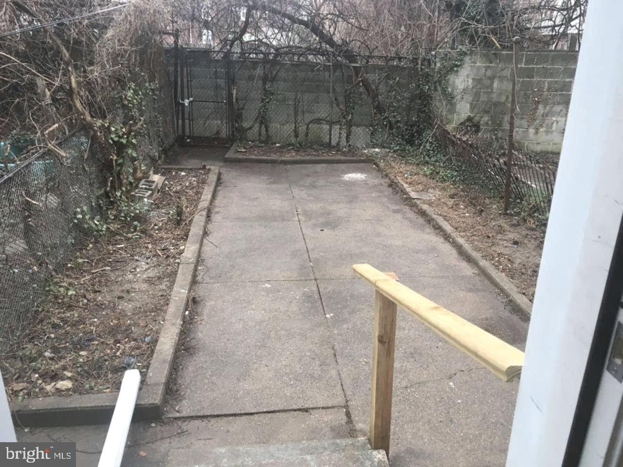 6064 W GIRARD AVE