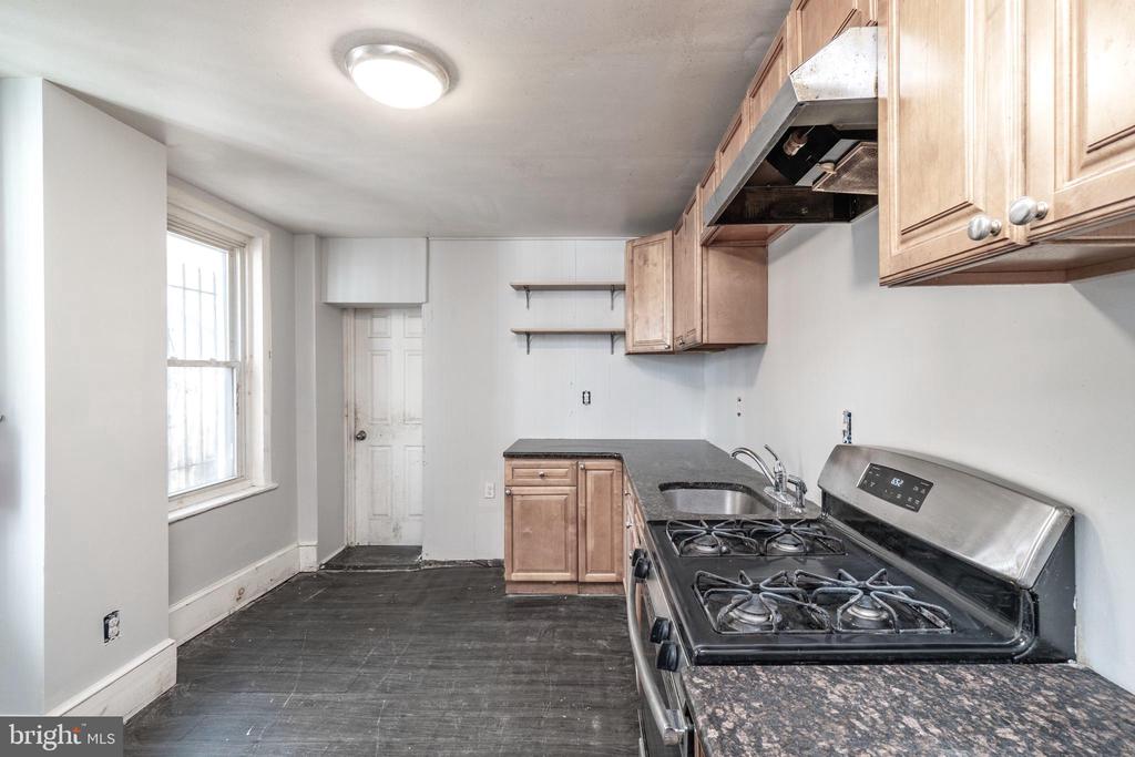 6064 W GIRARD AVE