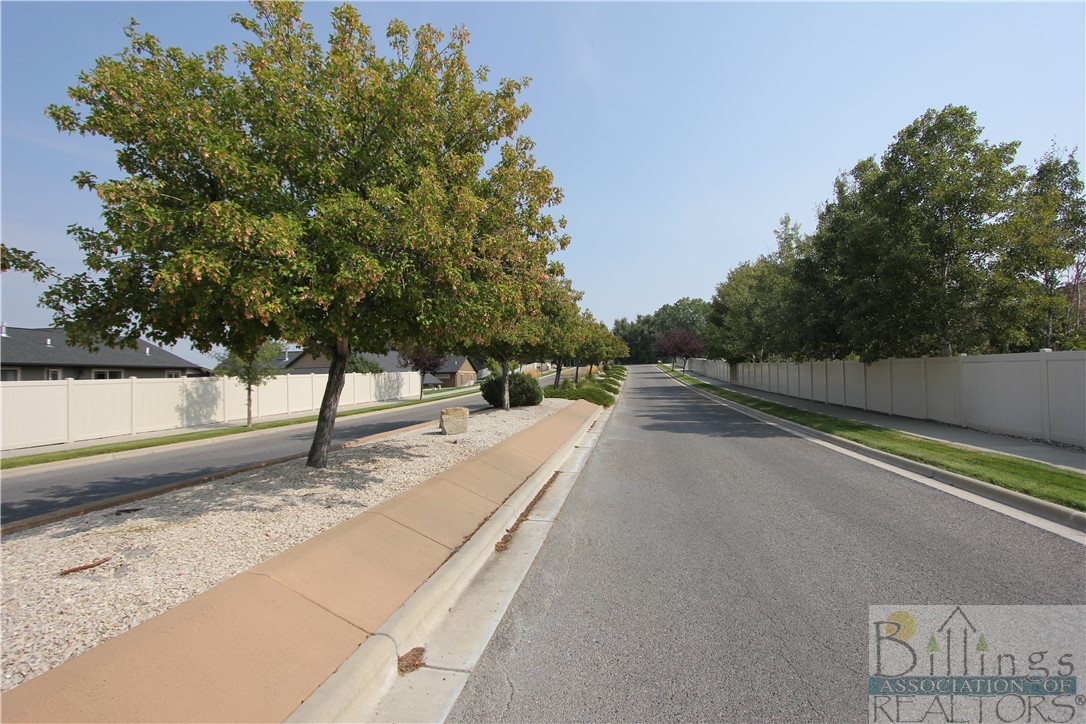 2738 Strapper LANE