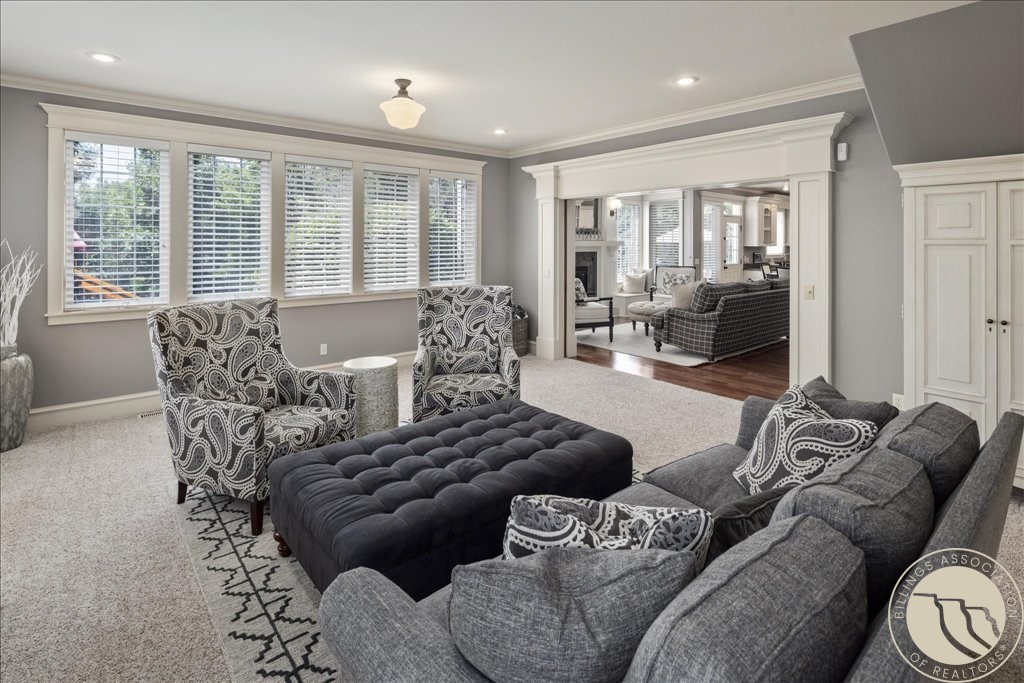 3976 Woodcreek DRIVE