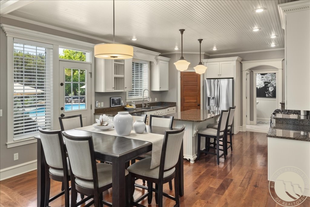 3976 Woodcreek DRIVE