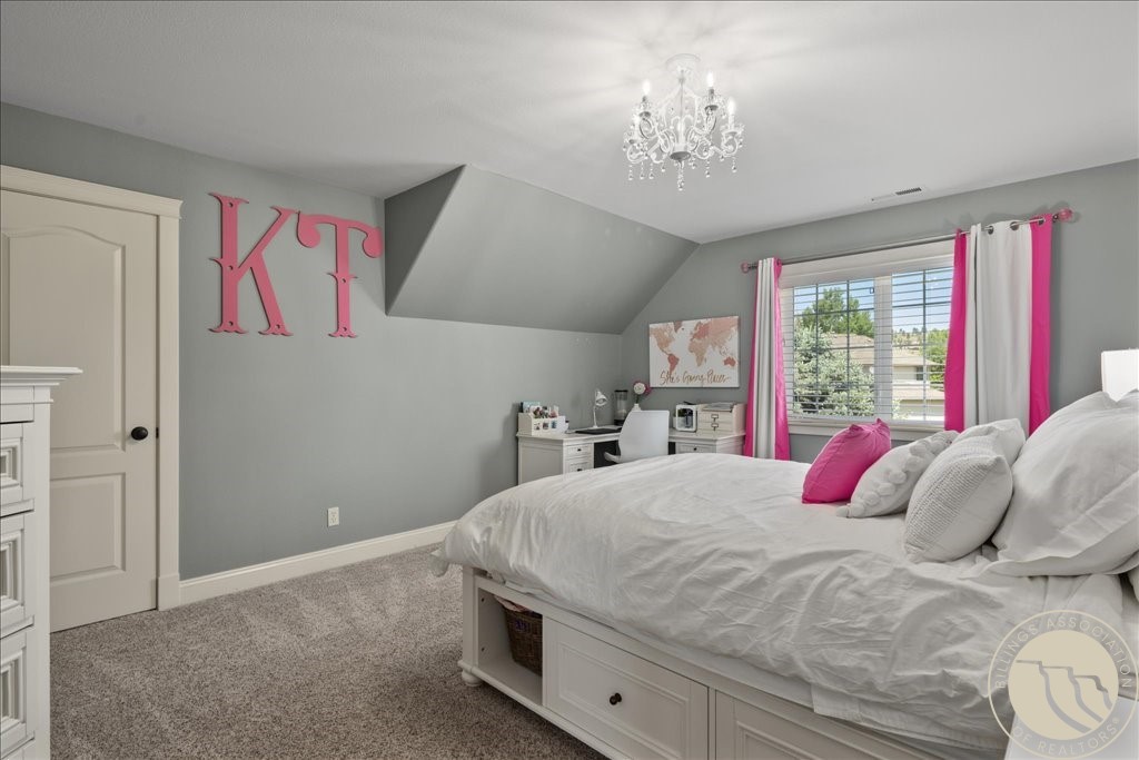 3976 Woodcreek DRIVE