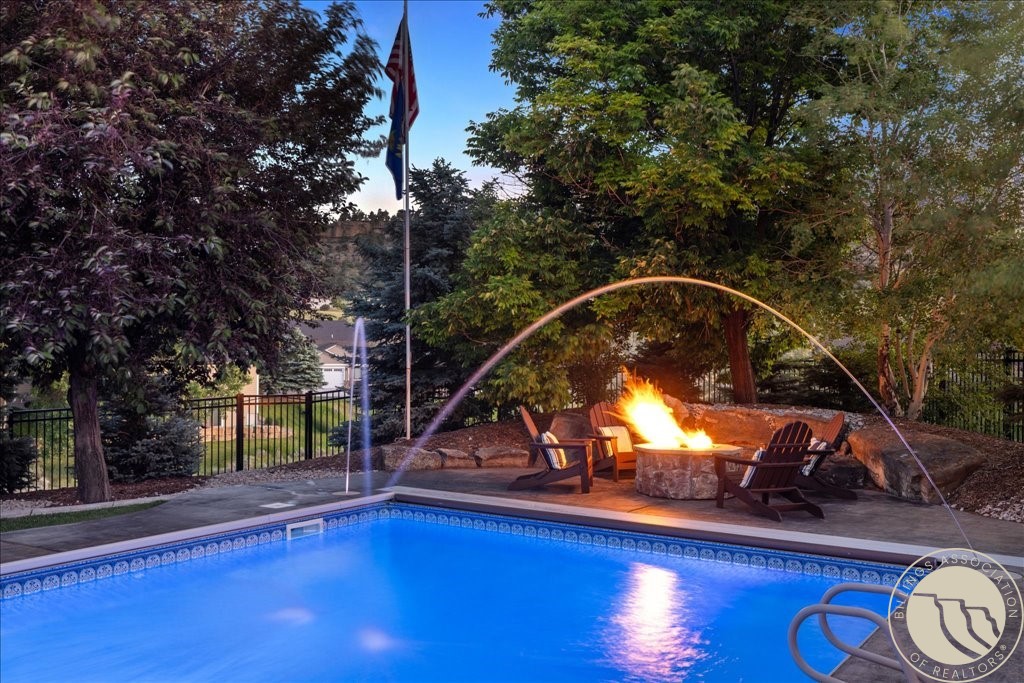 3976 Woodcreek DRIVE