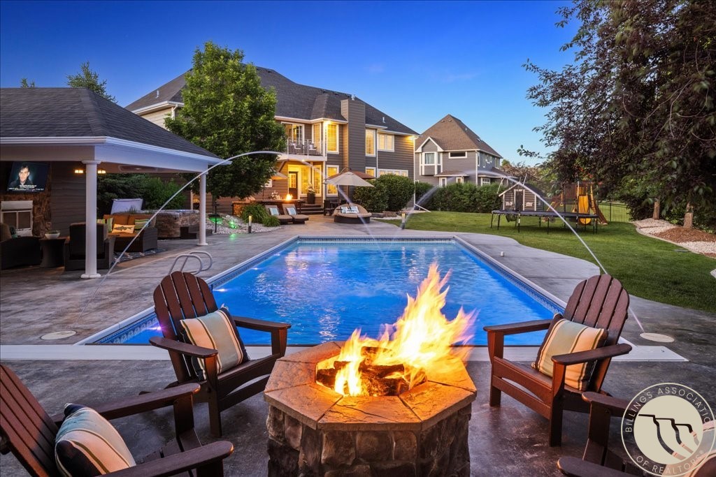 3976 Woodcreek DRIVE