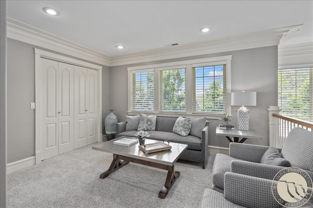 3976 Woodcreek DRIVE