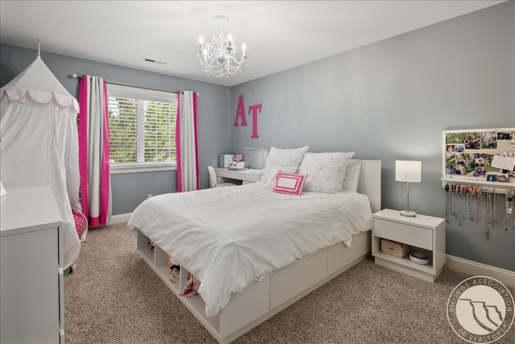 3976 Woodcreek DRIVE