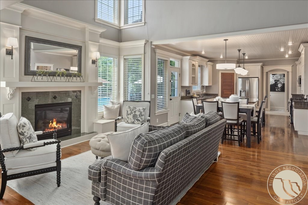 3976 Woodcreek DRIVE