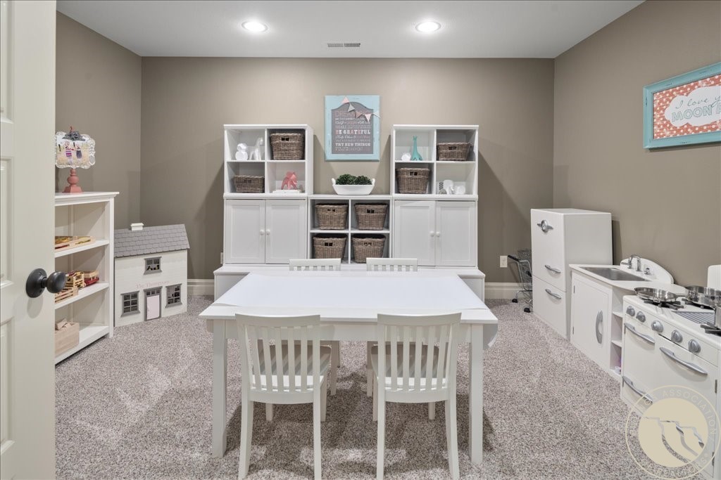 3976 Woodcreek DRIVE