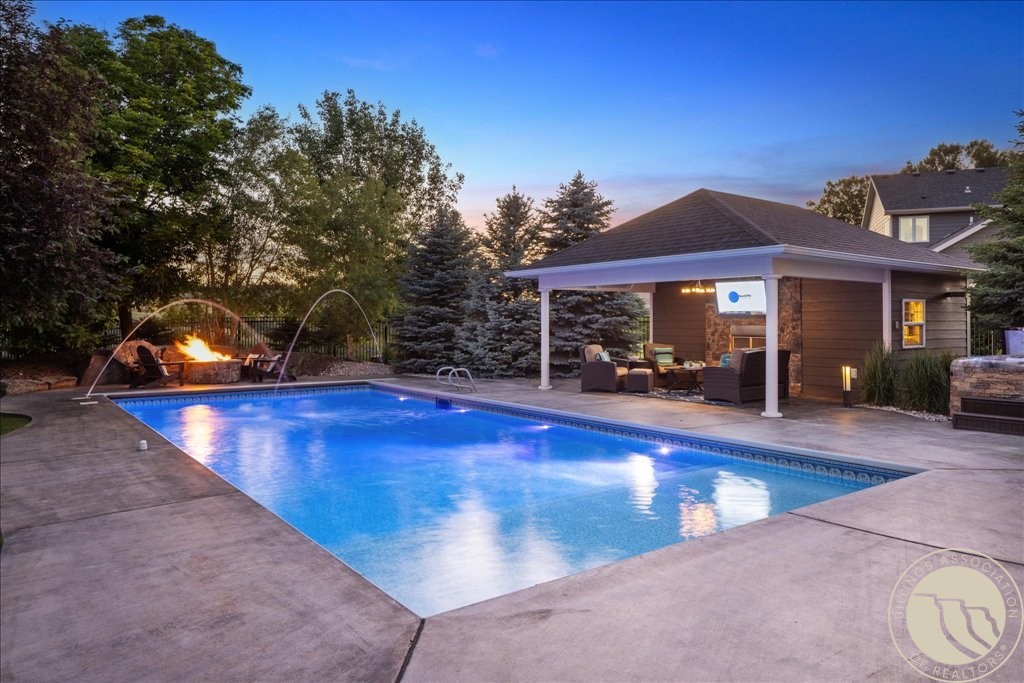 3976 Woodcreek DRIVE
