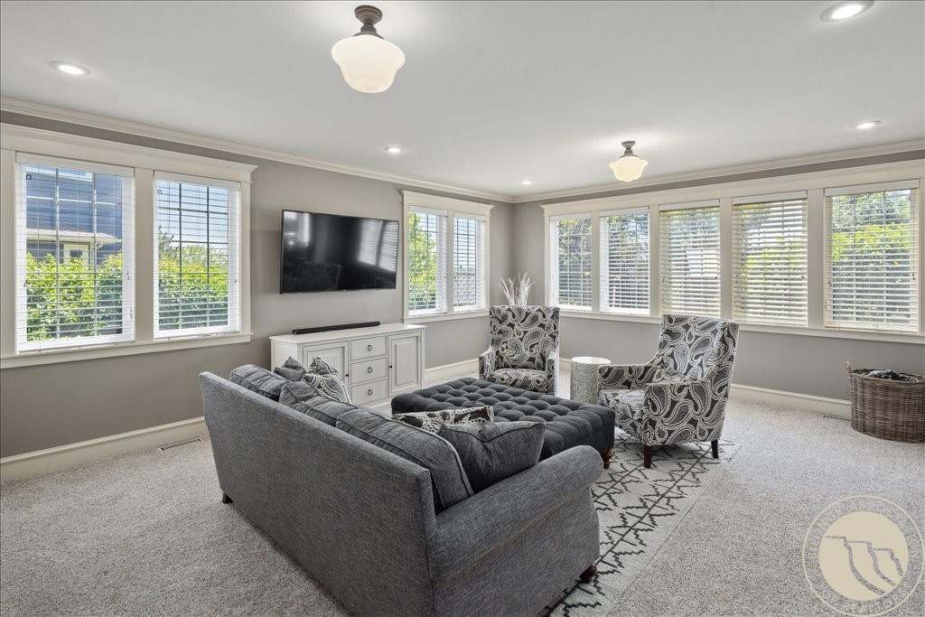 3976 Woodcreek DRIVE