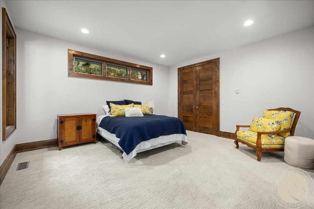 1833 Iris Lane