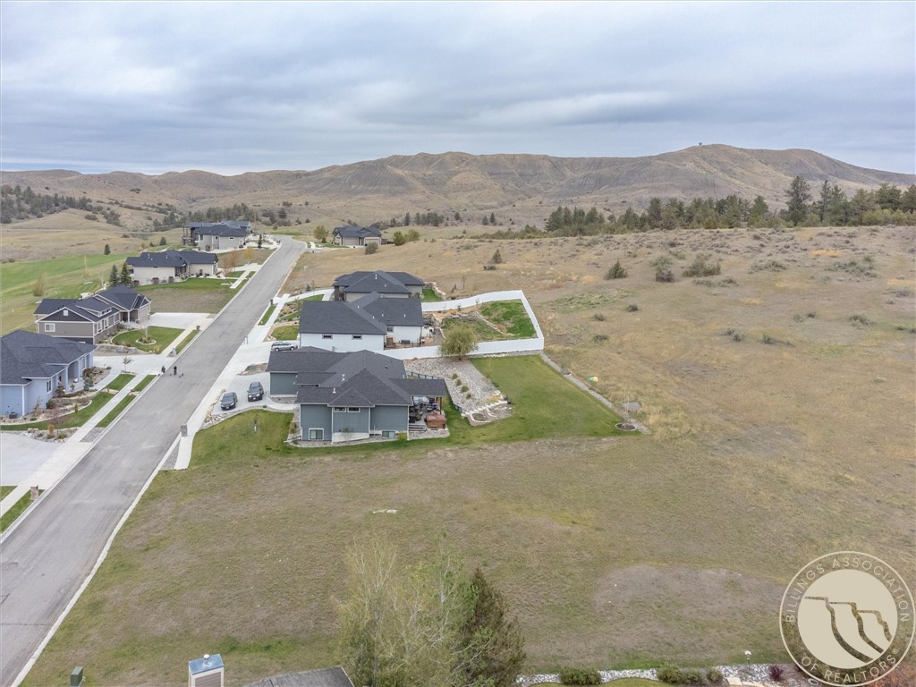 2433 Glengarry LANE