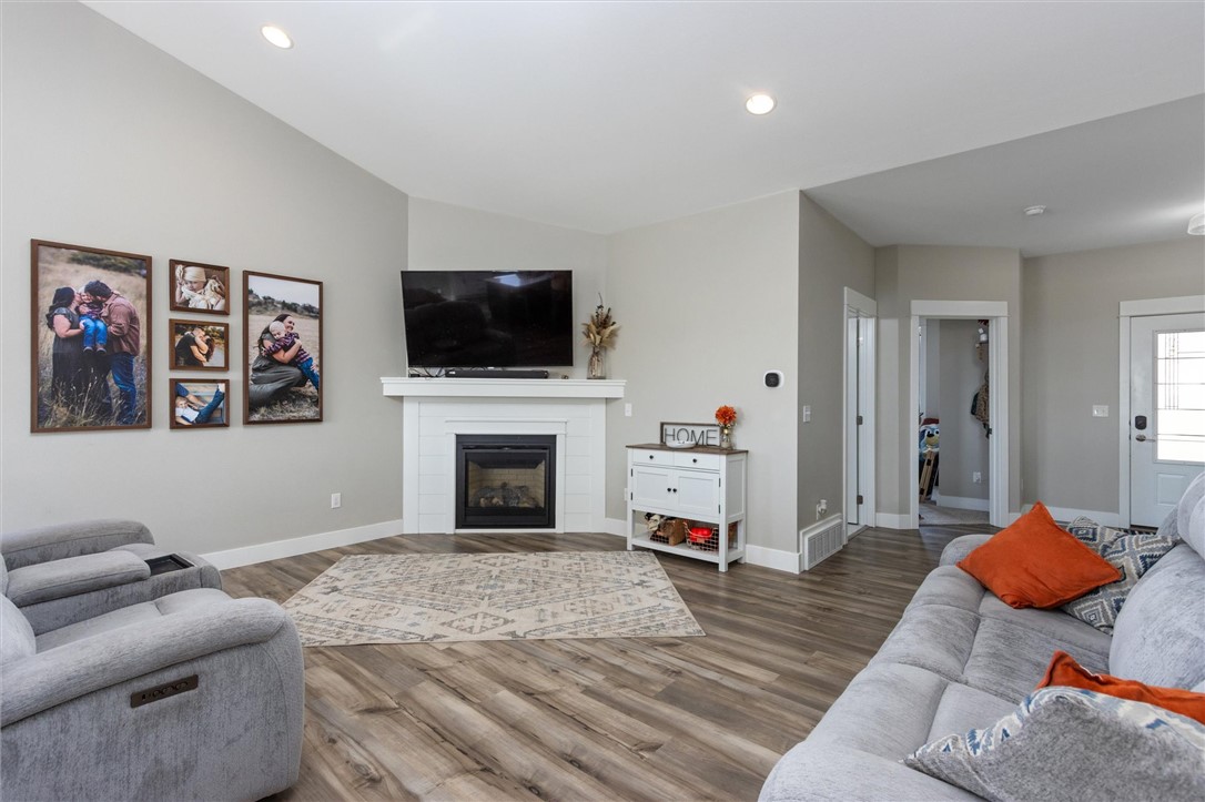 4960 Whisper Way