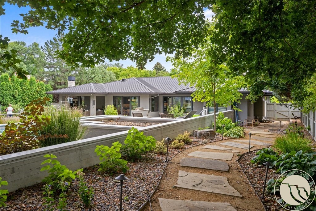 1833 Iris Lane