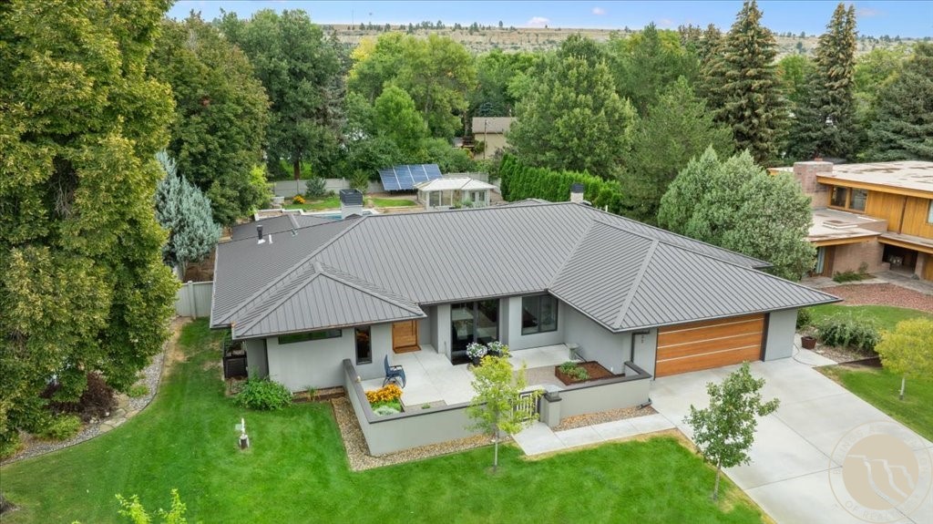 1833 Iris Lane