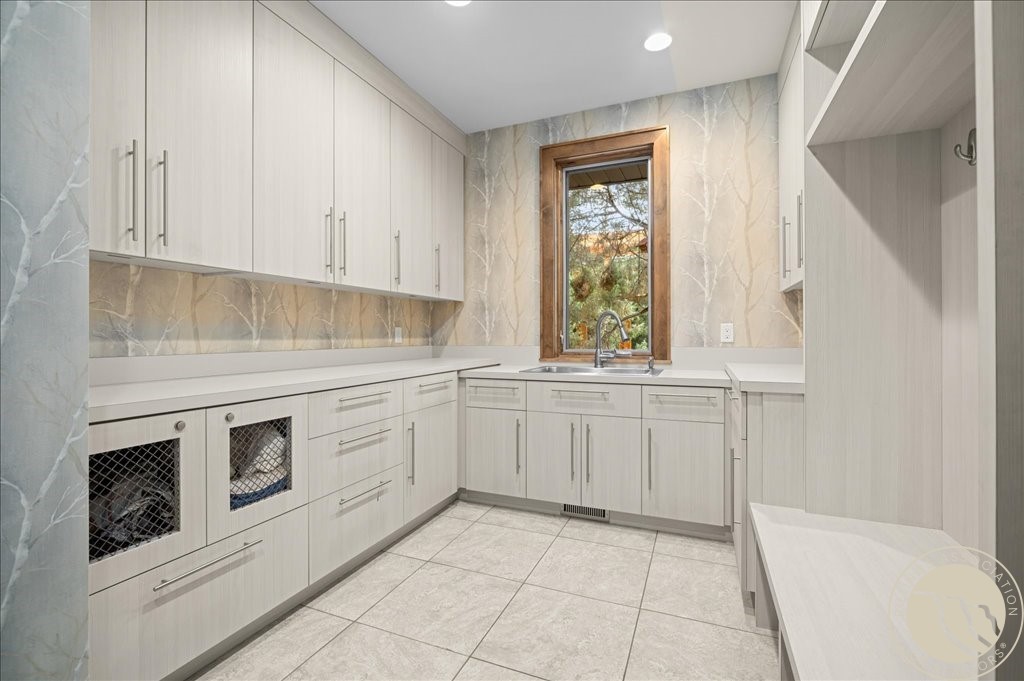 1833 Iris Lane