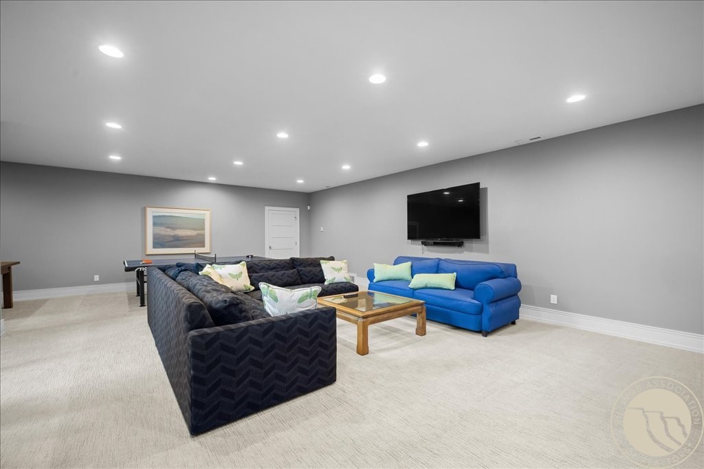1833 Iris Lane