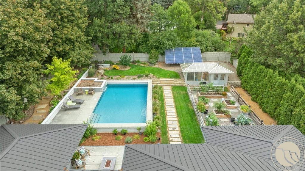 1833 Iris Lane