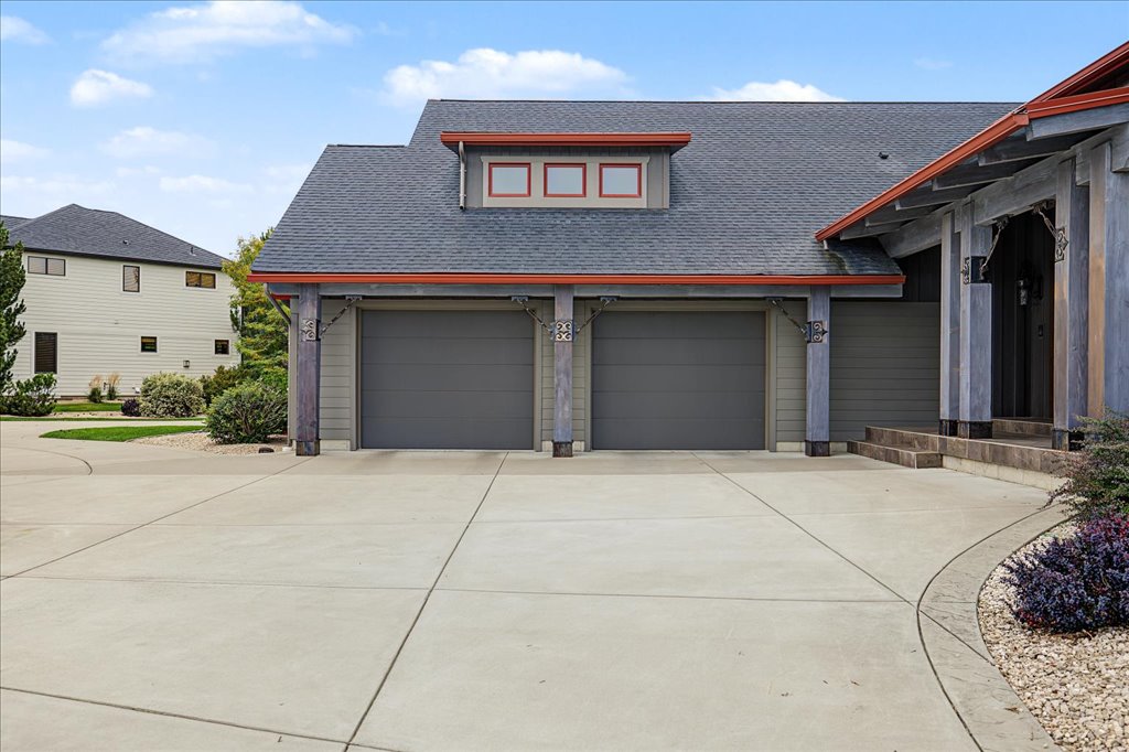 5978 Autumnwood Dr