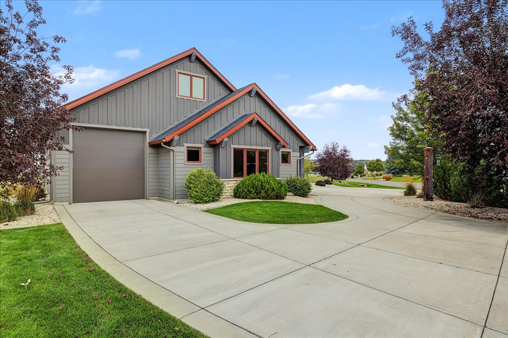 5978 Autumnwood Dr