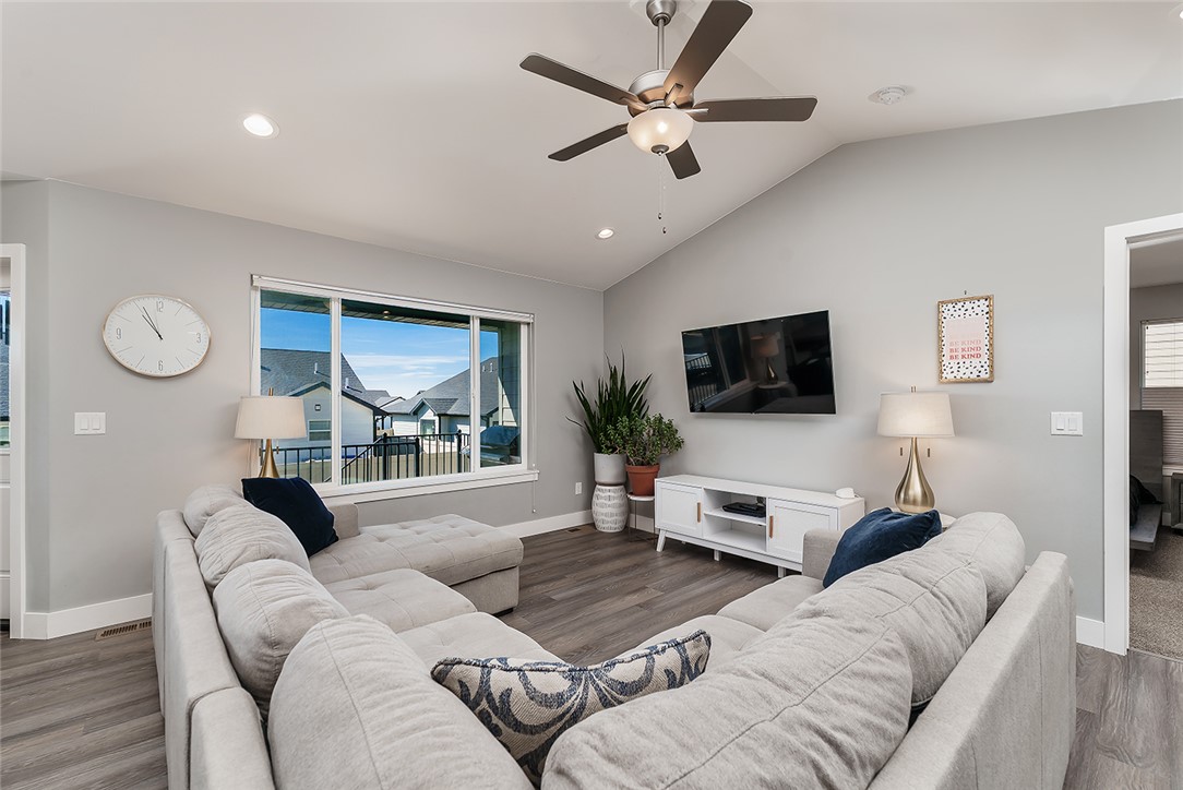 7008 Shiny Penny Way