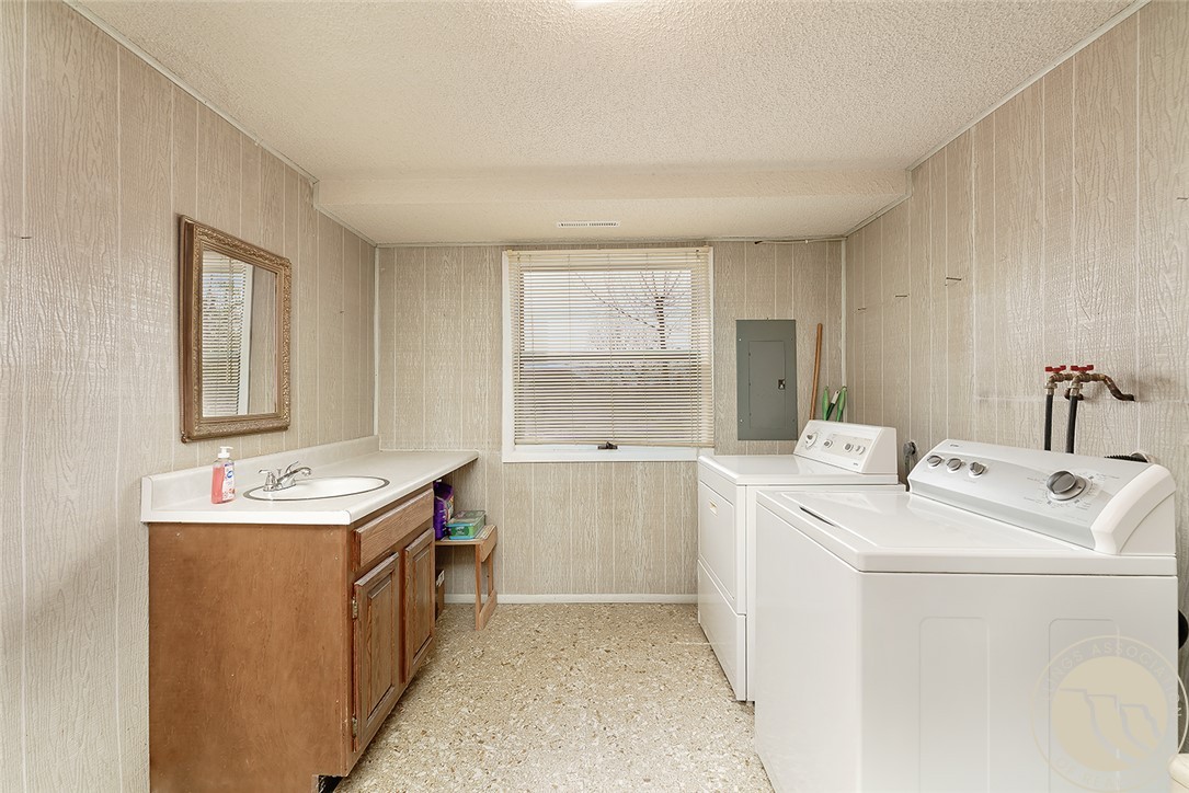 1337 Redwing Circle