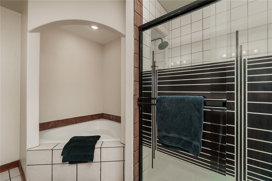 3706 Iroquois Trail