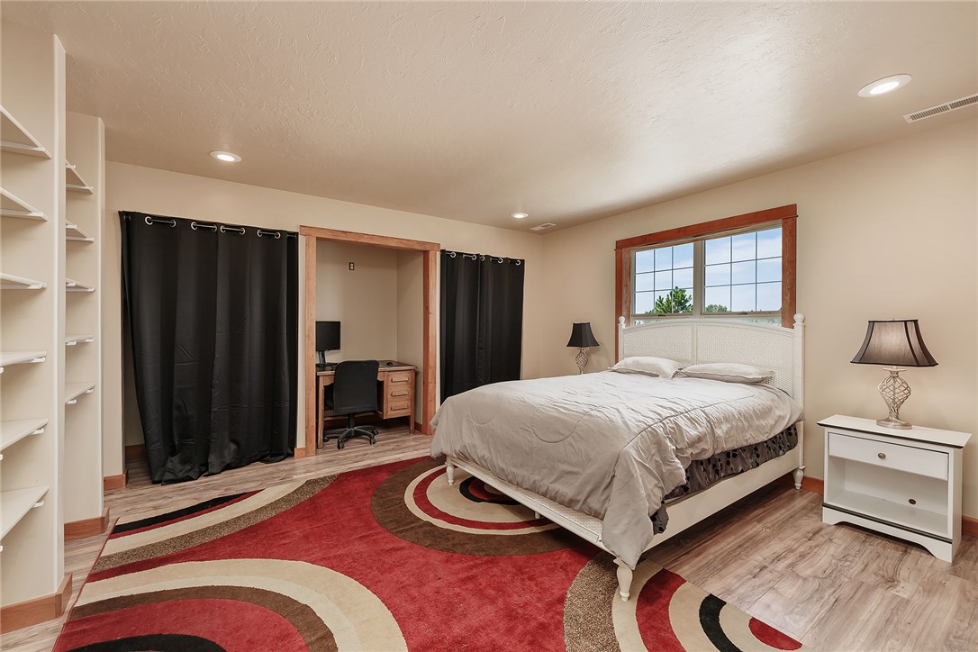 3706 Iroquois Trail