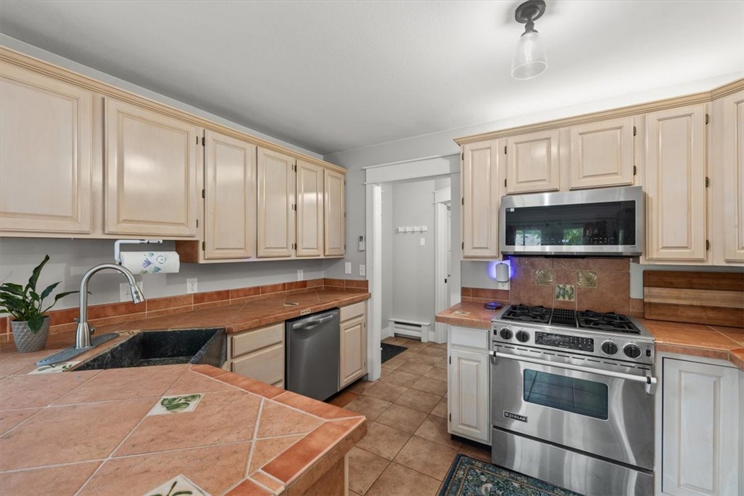 2510 Longfellow Place