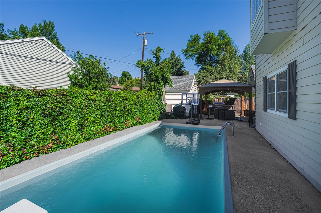 2620 Highwood Drive