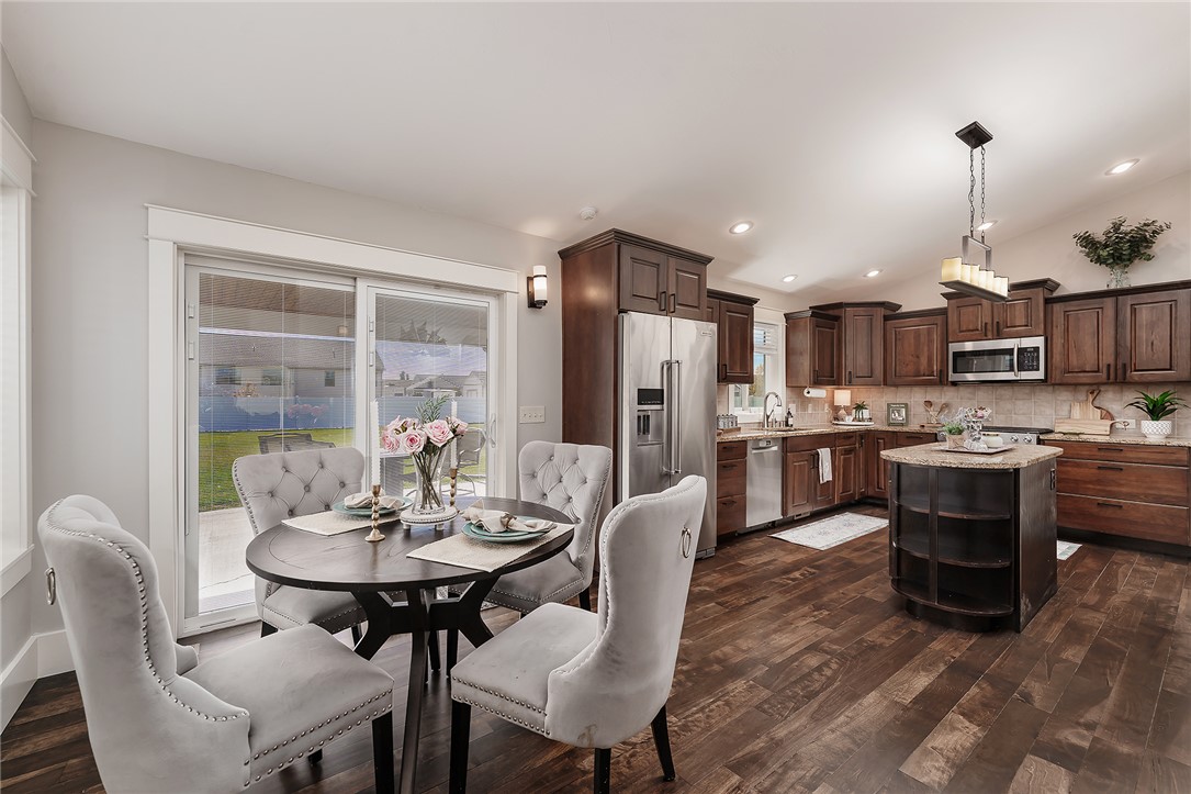 6840 Lakeshore Drive